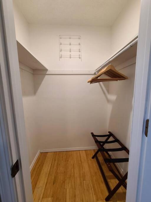 Centrally Located In And Bentonville! -private Séjour chez l'habitant *