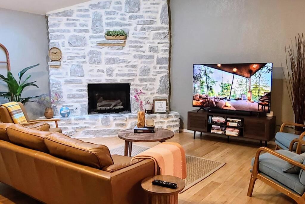 Centrally Located In And Bentonville! -private
