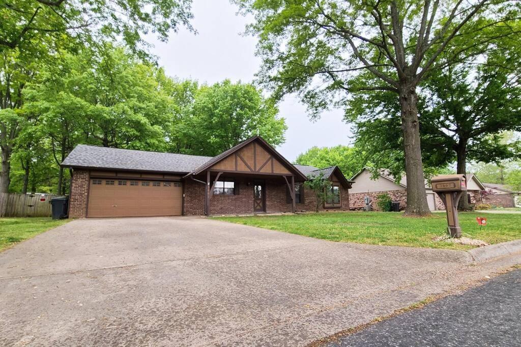 Séjour chez l'habitant Centrally Located In And Bentonville! -private *