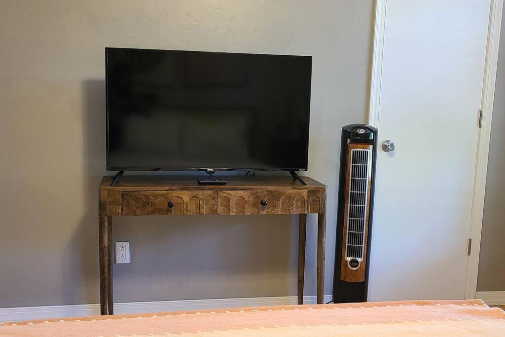 Centrally Located In And Bentonville! -private Rogers
