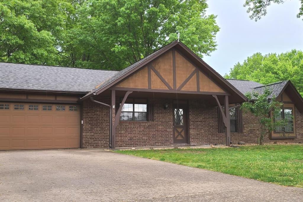 Centrally Located In And Bentonville! -private Séjour chez l'habitant *
