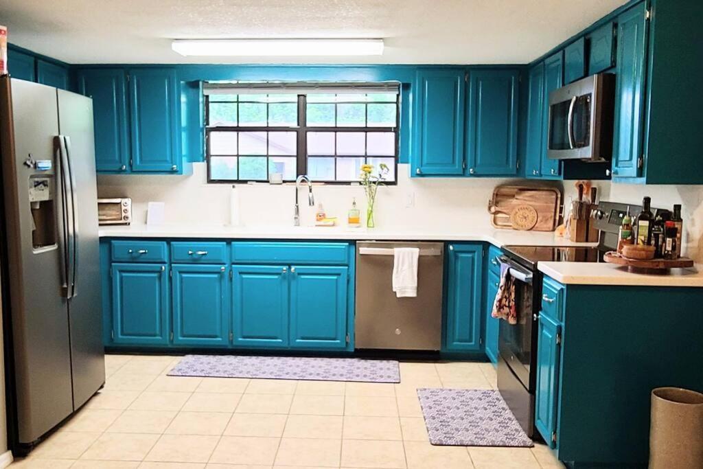 Centrally Located In And Bentonville! -private *